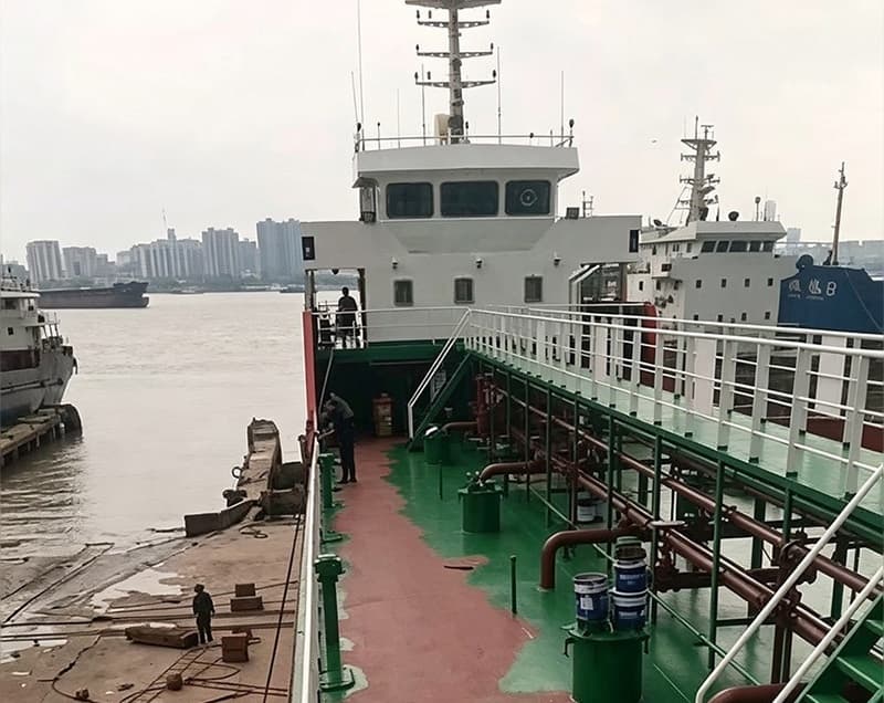 900-ton oil tanker built in 2020