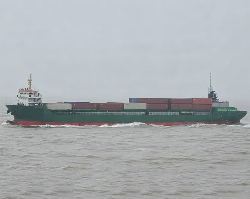 724TEU 10,800-ton open-top container ship built in 2016
