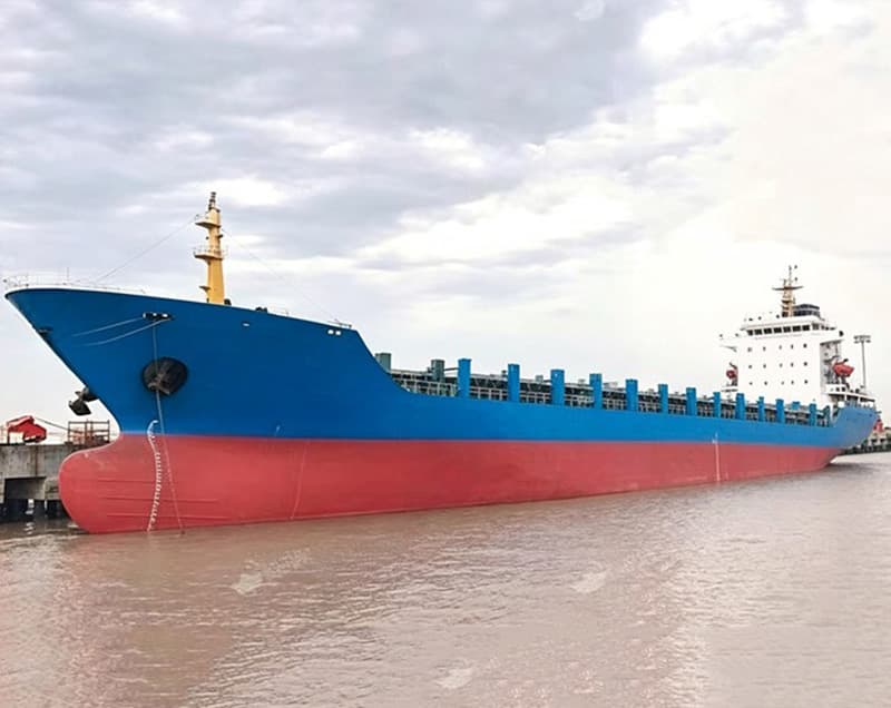 720TEU 10,300-ton container/dry cargo multipurpose vessel built in 2008