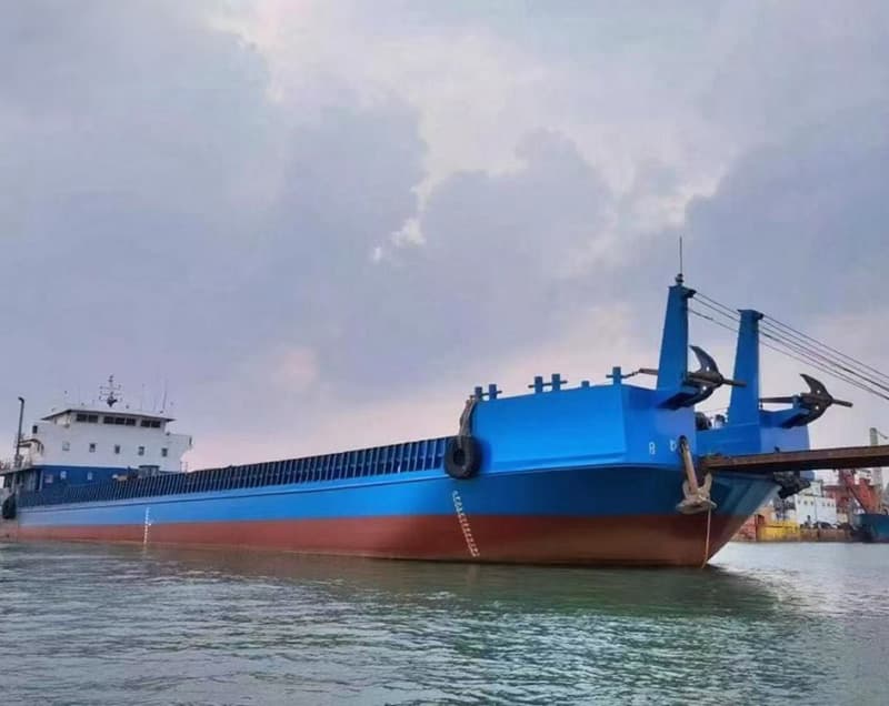 1,700-ton deck vessel built in 2013