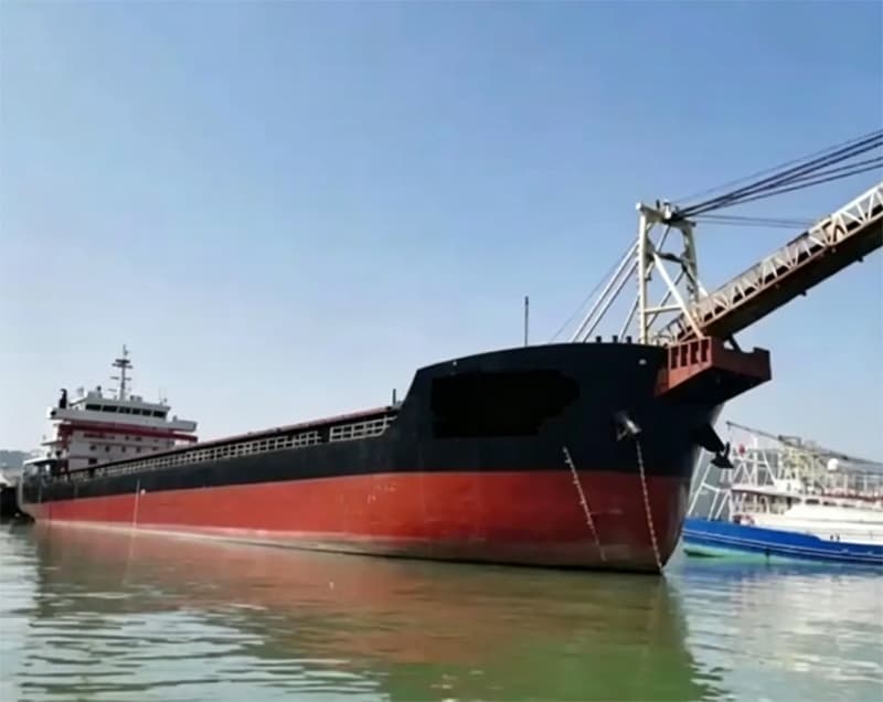 2,263-ton self-unloading sand carrier built in 2015