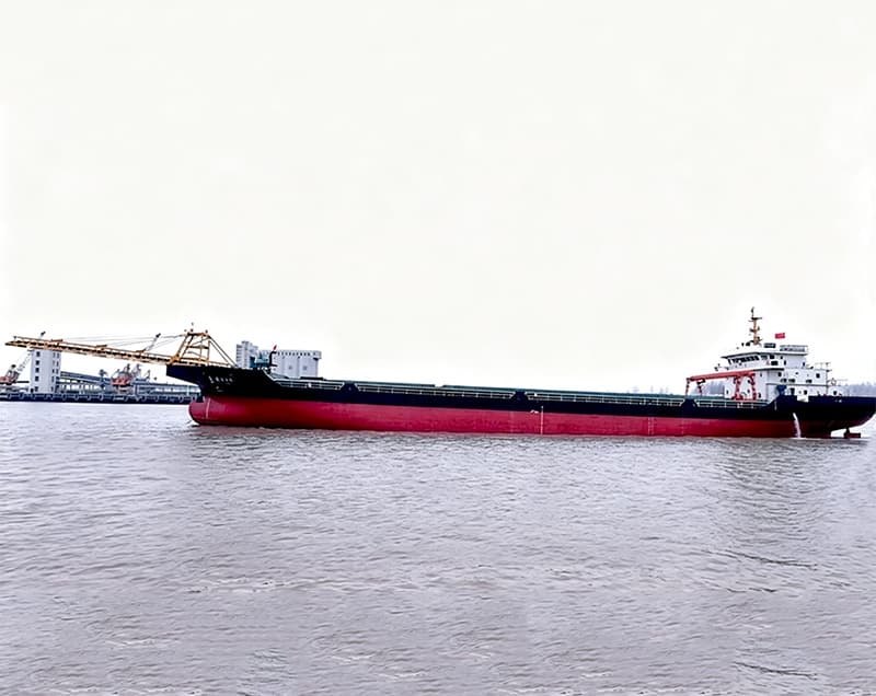 Self-unloading sand carrier built in 2022, certificate deadweight 3,300 tons and actual loading 4,500 tons