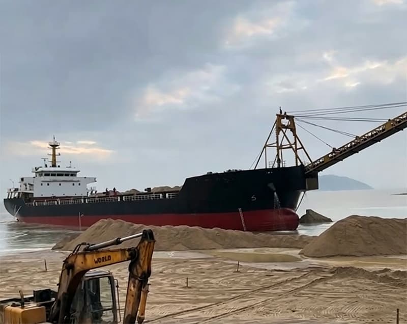 8,480-ton self-unloading sand carrier built in 2022