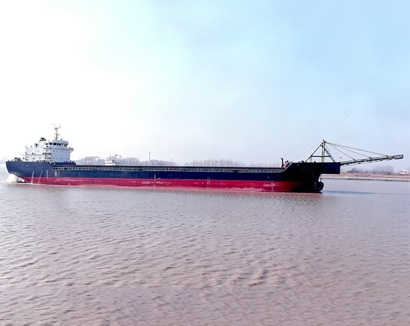 8,720-ton self-unloading sand carrier built in 2022