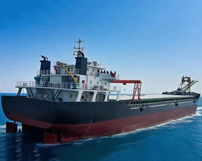 6,400-ton self-unloading sand carrier built in 2021