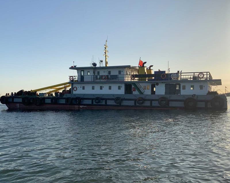 2600hp crane vessel (anchor handling boat) for sale, built in 2010, 100-ton lifting capacity, maintenance just completed in March