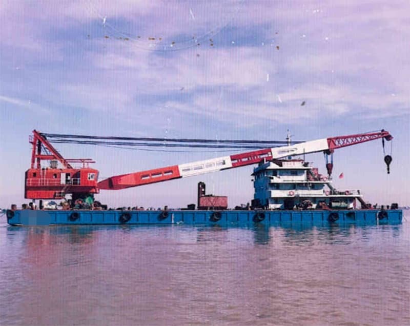100-ton crane vessel for sale, equipped with four-anchor positioning and cable reel, completed in 2002