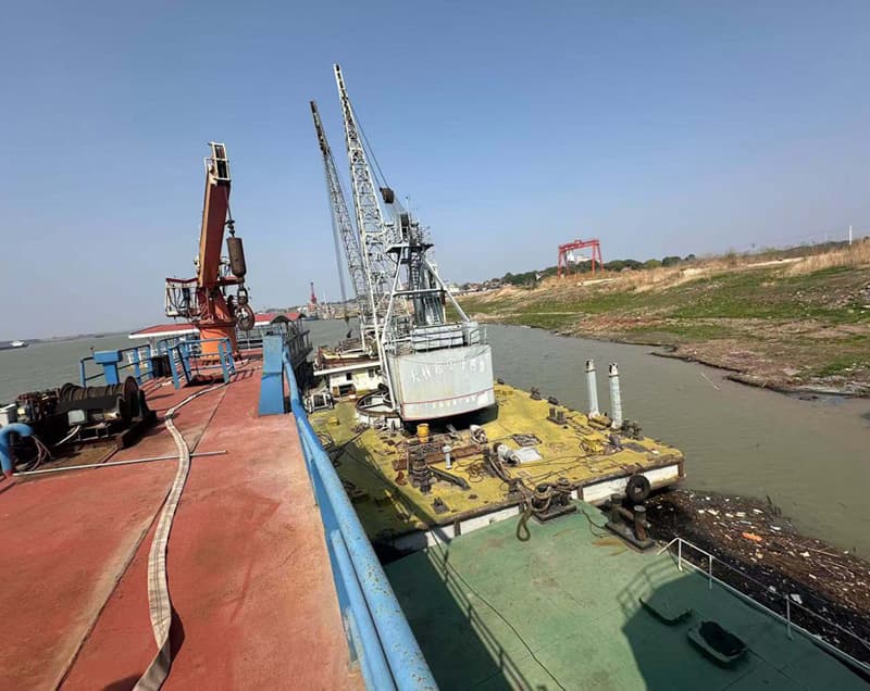 30-ton floating crane vessel for sale, 40m long (No certificate)