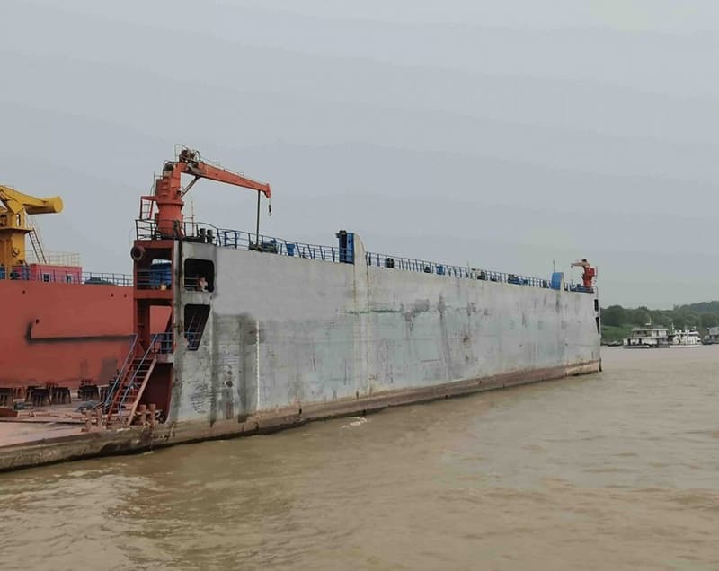 Floating dock for sale, capable of accommodating vessels up to 15,000 tons for repair; certificate deadweight 2,600 tons (inland-waterway certificate).